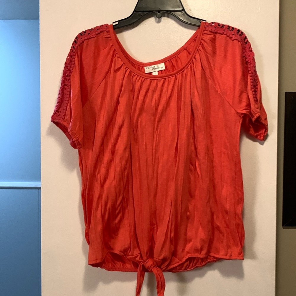 Women’s Allison Brittney Coral Tie Waist Top. Size M